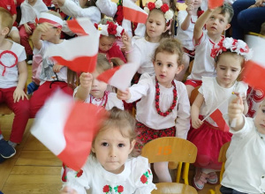 Pokaz mody patriotyczno-regionalnej, obchody świąt majowych 28.04.2023